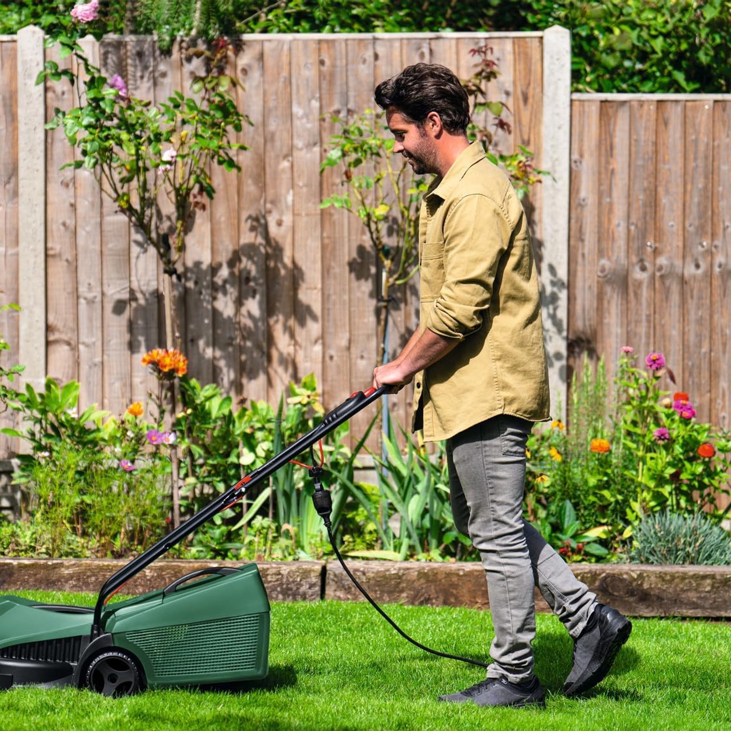 Bosch EasyRotak 32-225 Corded Lawn Mower, detail view