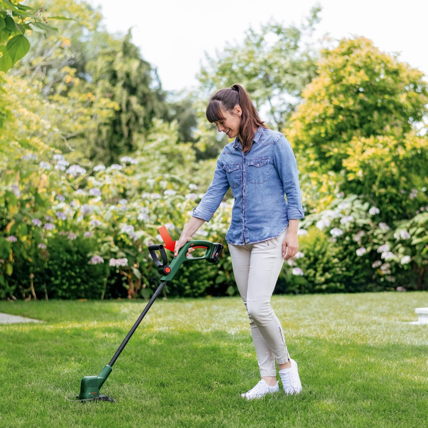 Bosch EasyGrassCut 18V-230 Cordless Grass Trimmer: image 4